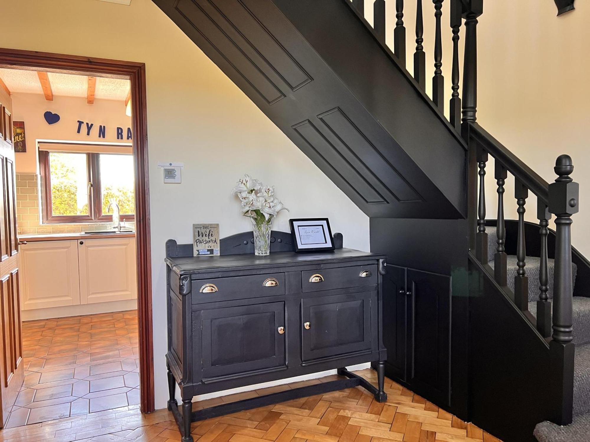 4 Bedroom Detached Farmhouse Mountain Views โบมาริส ภายนอก รูปภาพ